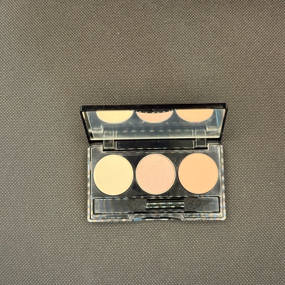 Sarah Baeumler Barely There Eye Shadow Palette-New